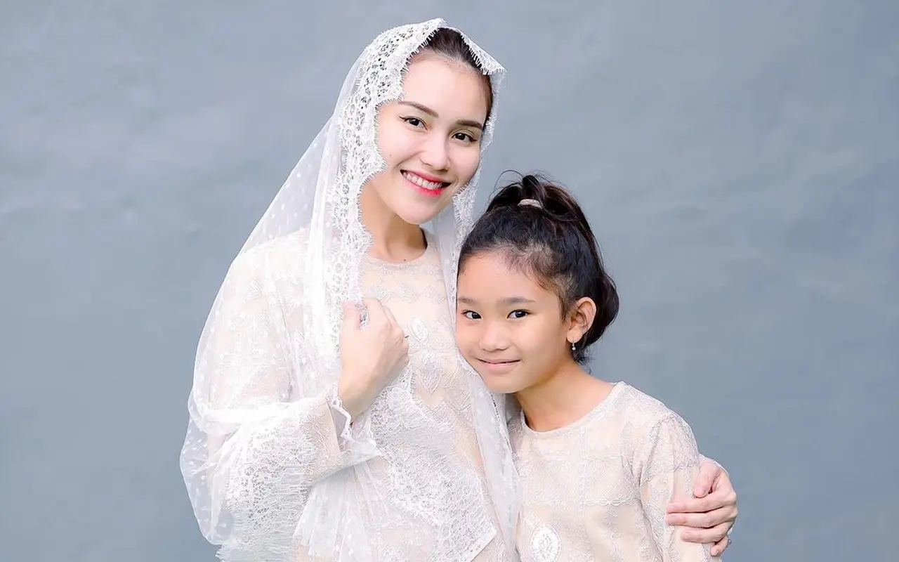 Putri Ayu Ting Ting Muncul dengan Penampilan Baru Usai Sang Ibu Dilamar Letkol Ganteng