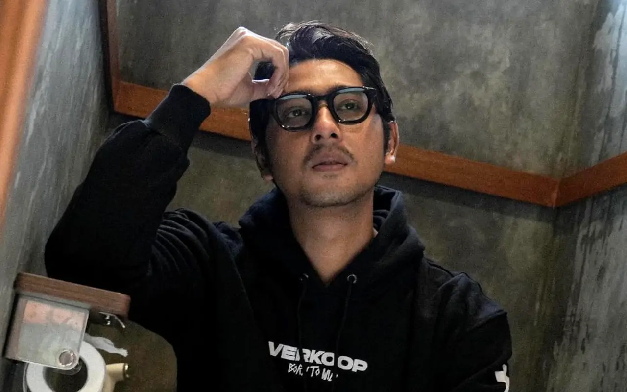 Arya Saloka Digoda Pamer Warna Favoritnya dan Amanda Manopo usai Bagikan Foto TPS Kebanjiran