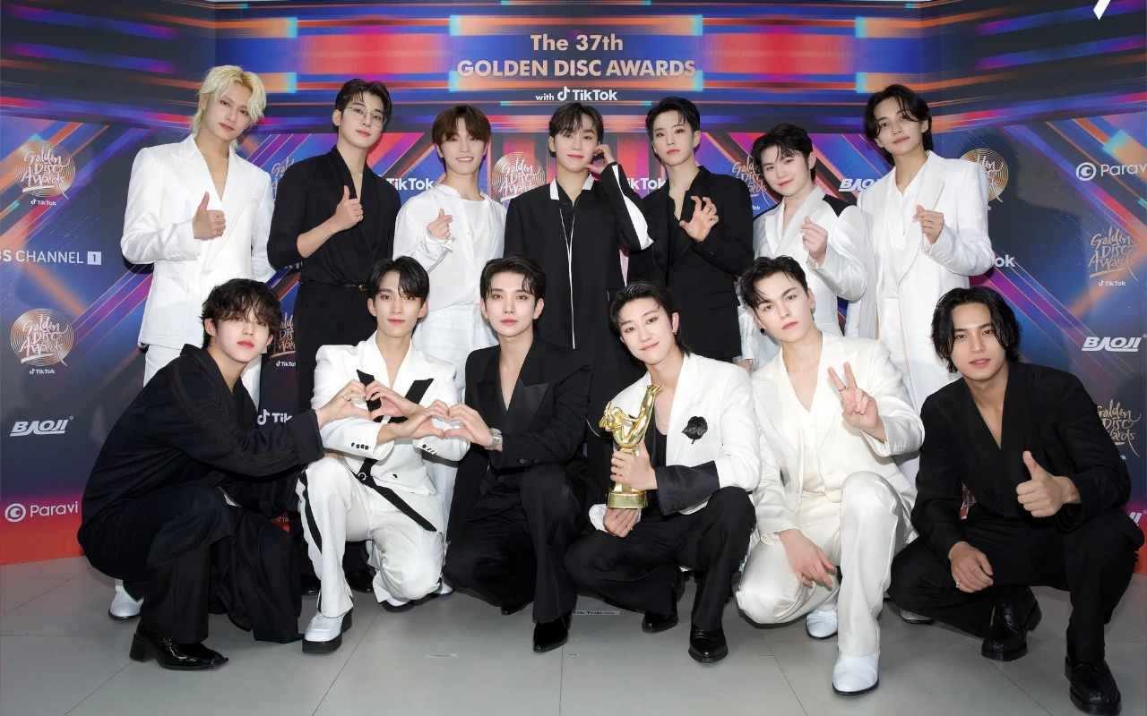 SEVENTEEN Gelar Perayaan Ultah Fans Bak Lamaran Pernikahan di Namsan Tower