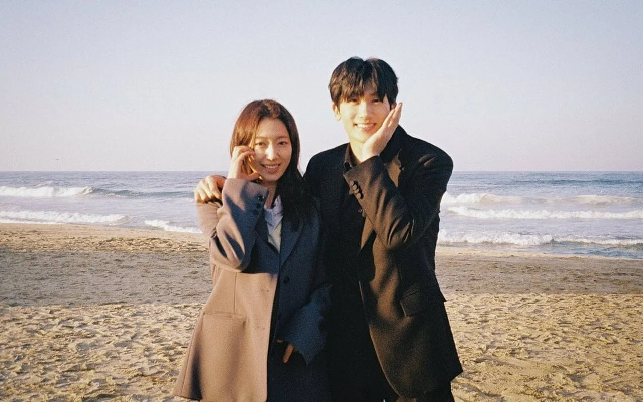 Park Shin Hye Tertawa Lepas usai Lihat Joget Nyeleneh Park Hyung Sik