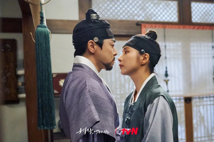 Photo-INFOAlur Percintaan \'Captivating the King\' Dikritik Jurnalis Meski Akting Jo Jung Suk Luar Biasa