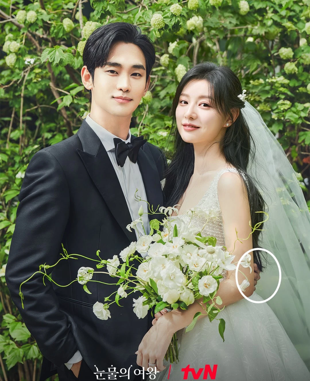 Gestur Tangan Kim Soo Hyun ke Kim Ji Won di Potret Pernikahan \'Queen Of Tears\' Bikin Salfok