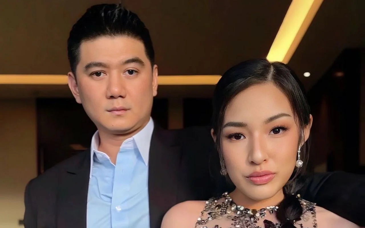 Visual Chef Arnold dan Istri Cantik Curi Perhatian kala Hadiri Cap Go Meh Royal Dinner