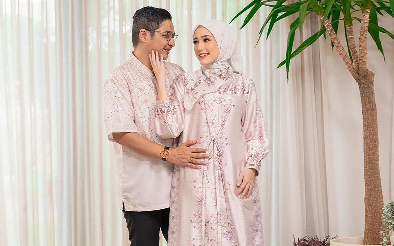 Adelia Bongkar Penampilan Pasha Ungu yang Berubah Drastis saat di Rumah