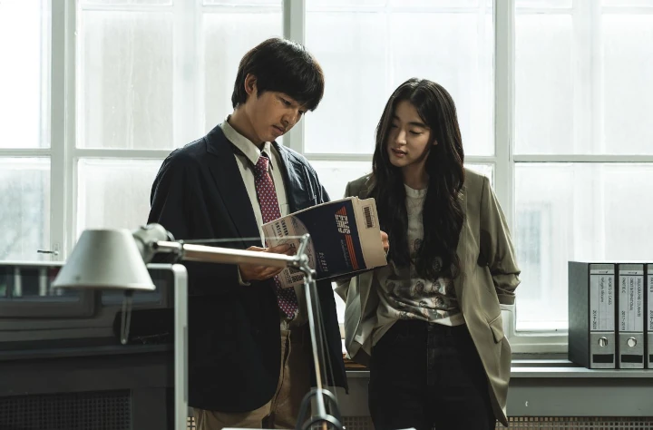 Sutradara Kuak Alasan Ada Adegan Intim Song Joong Ki & Choi Sung Eun di \'My Name is Loh Kiwan\'
