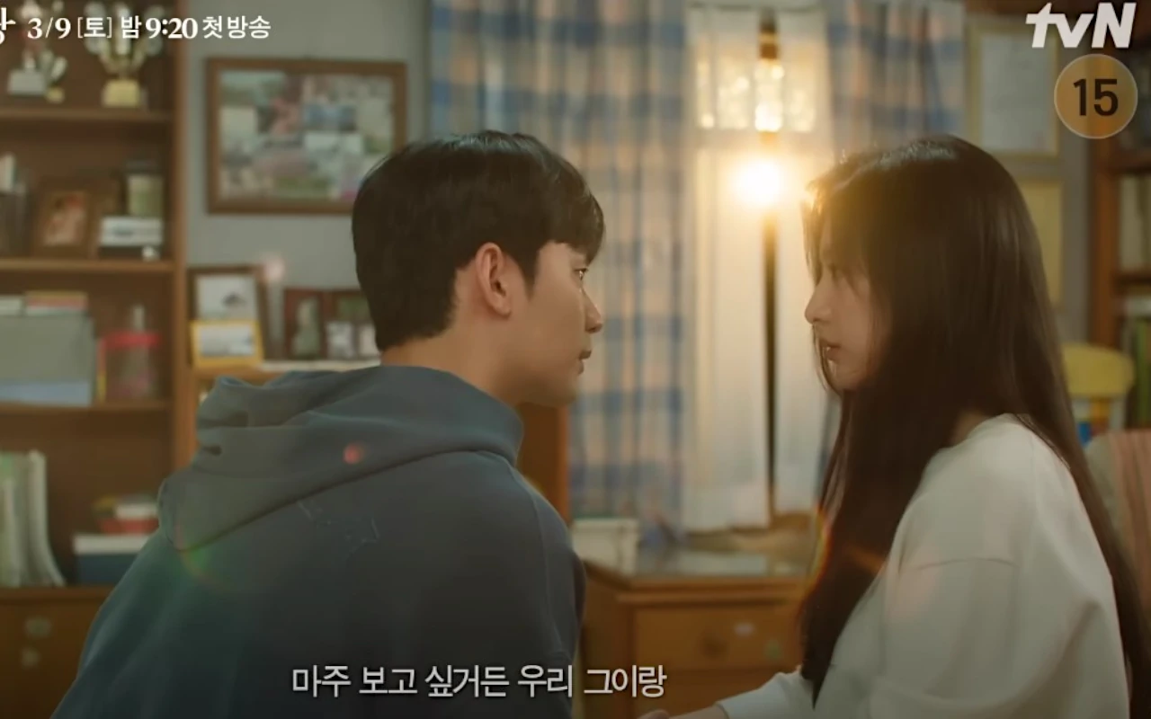 Deretan Ciuman Kim Ji Won & Kim So Hyun di Episode 1 'Queen of Tears' Buat Kecewa