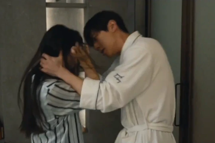 Akting Hong Su Zu Saat Dilecehkan Lee Jun Young di \'The Impossible Heir\' Tuai Cibiran