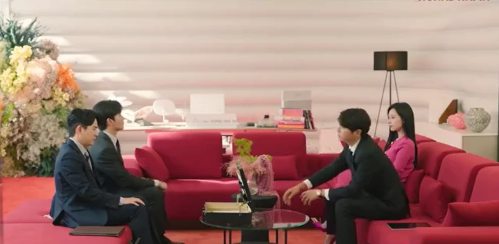 Reuni Akting Kim Soo Hyun & Song Joong Ki di \'Queen Of Tears\' Disorot Media Korea