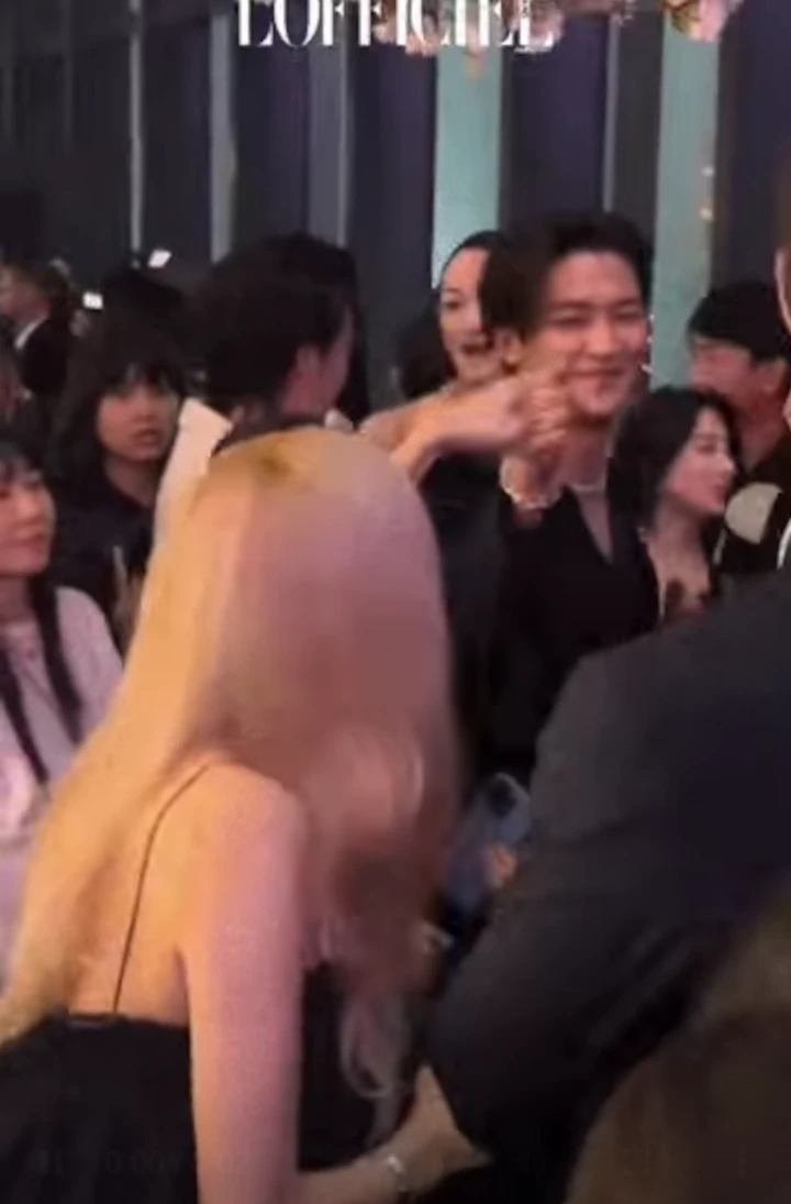 Skinship Rose BLACKPINK & Rowoon Buat Syok saat Satu Event
