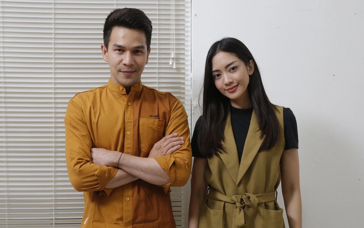 Ririn Dwi Ariyanti dan Jonathan Frizzy Diduga Pakai Baju Couple Saat Lebaran