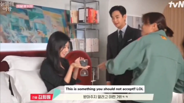 Kim Ji Won Ditegur Sutradara \'Queen Of Tears\' Gegara Respons Candaan Kim Soo Hyun