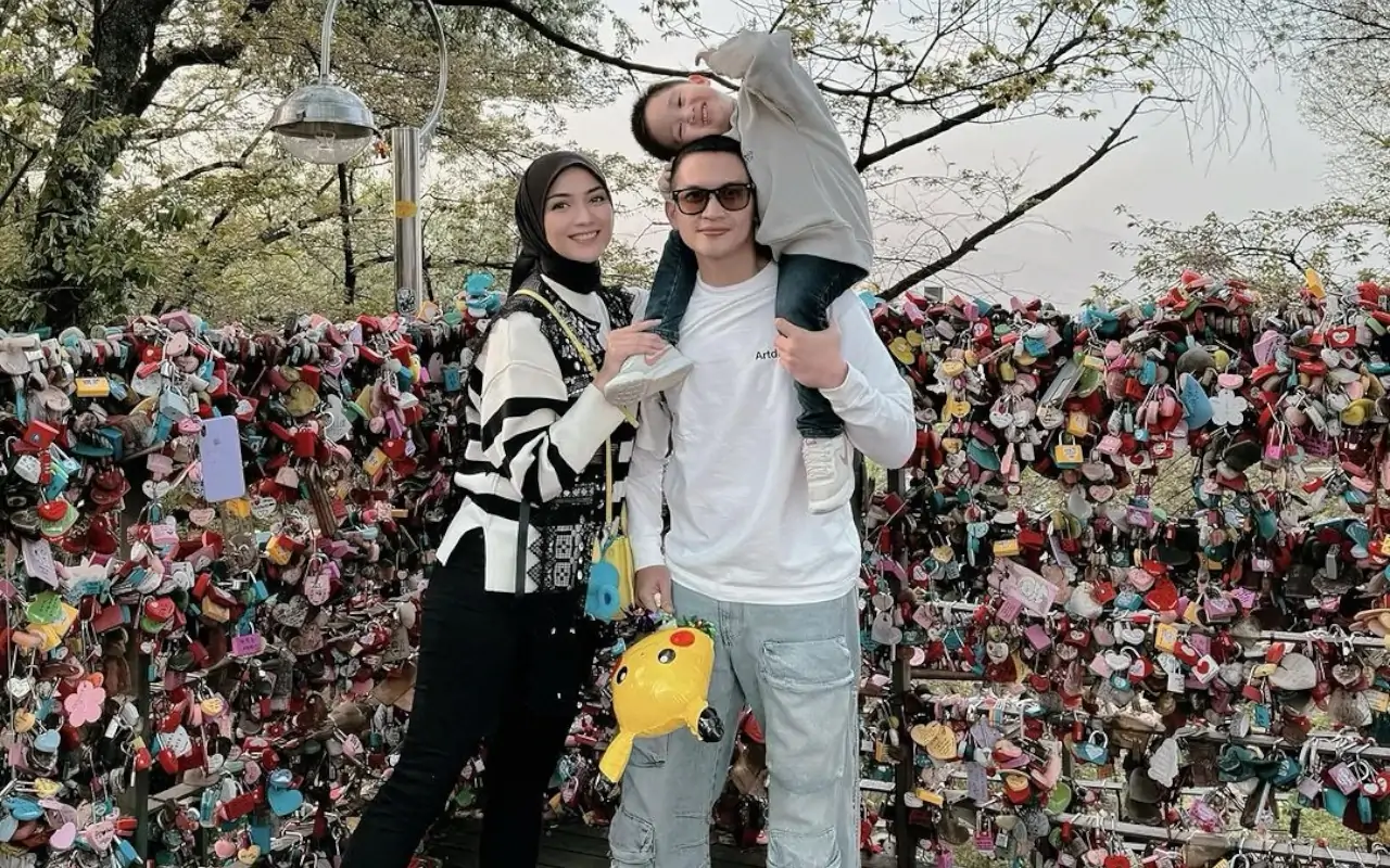 Rezky Aditya dan Putra Tampan Beri Hadiah Ultah Uwu Buat Citra Kirana bak Oppa Korea