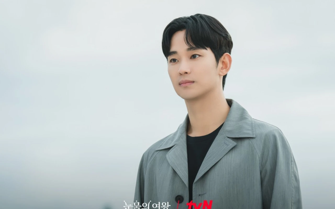 Kim Soo Hyun Pamit Latihan Militer Jelang Pesta Perpisahan 'Queen of Tears'