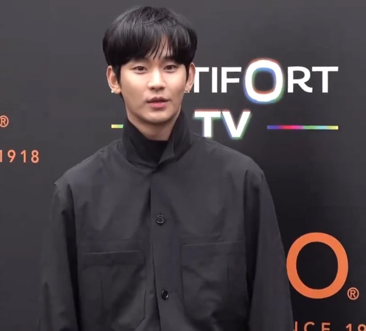 Cara Kim Soo Hyun Jawab Pertanyaan Kepo Wartawan soal \'Queen of Tears\' Disorot