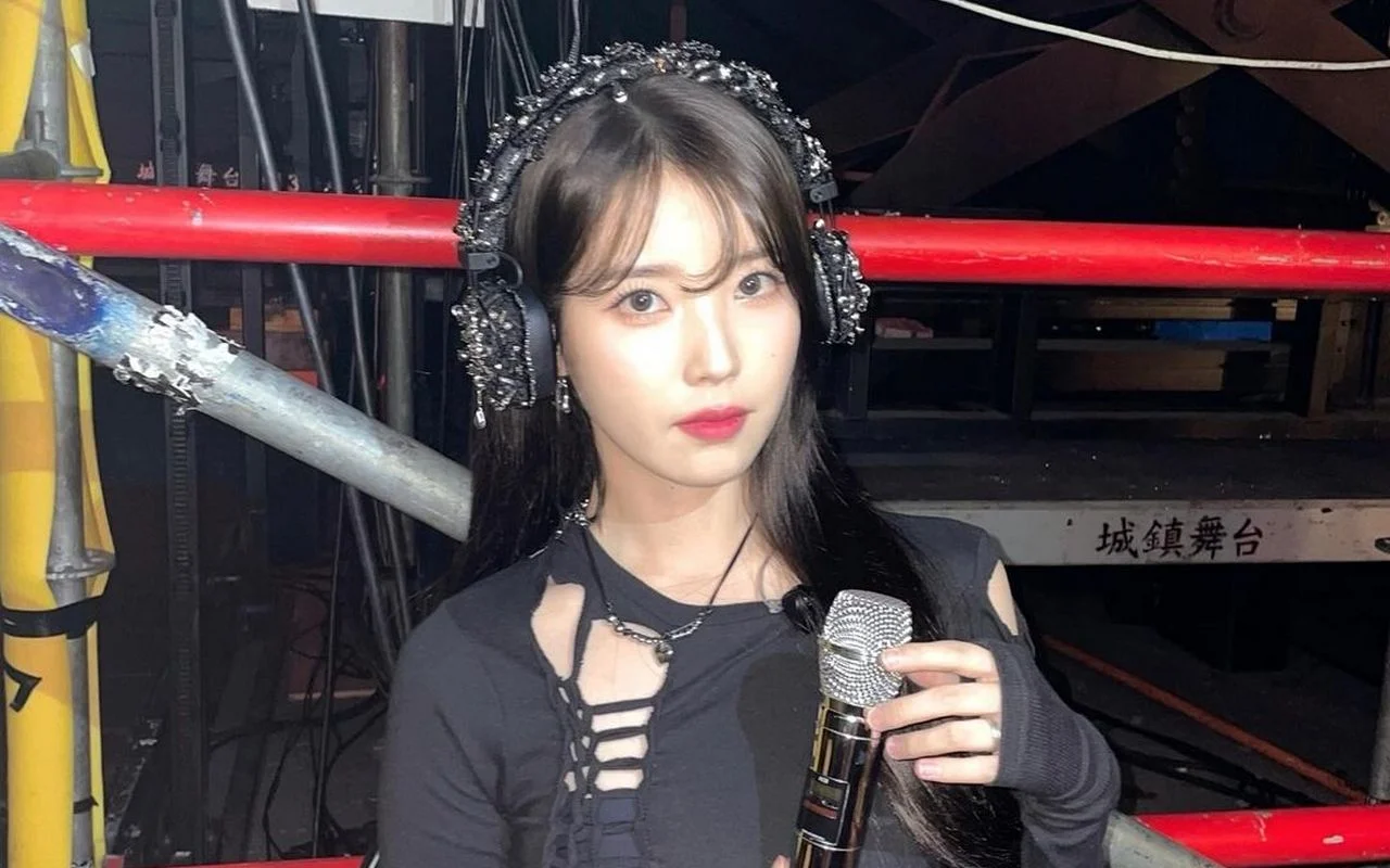 IU Tampil Stunning di Konser Hari Pertama '2024 IU H.E.R World Tour