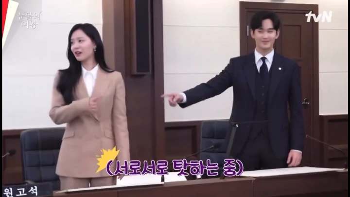 Kim Ji Won & Kim Soo Hyun Bak Bocil Saling Menyalahkan saat Syuting \'Queen of Tears\'