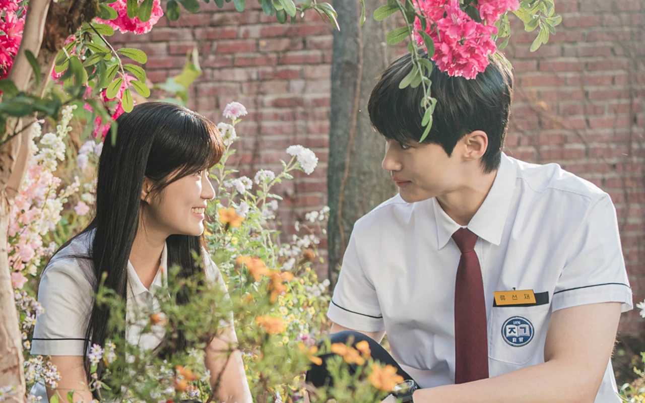 Byeon Woo Seok Disentil Sutradara 'Lovely Runner' Gegara Ekstrem Cium Kim Hye Yoon