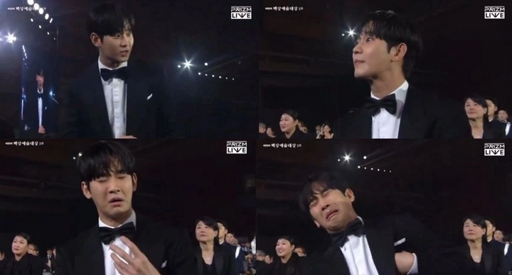 Kim Soo Hyun Lakukan Adegan Menangis Ikonik