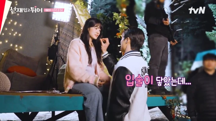 Byeon Woo Seok Gombali Kim Hye Yoon di Sela Syuting Ciuman \'Lovely Runner\'