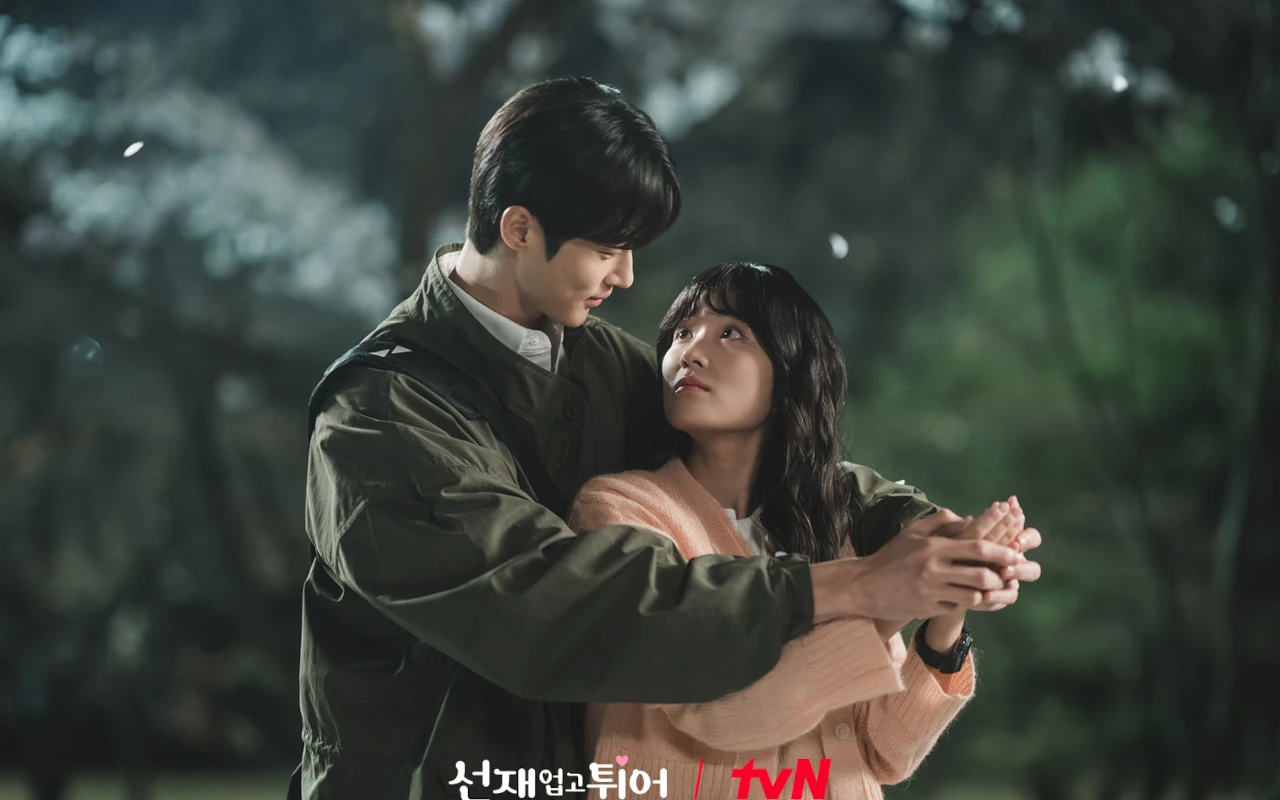 6 Adegan Manis Kim Hye Yoon & Byeon Woo Seok Ini Tidak Disiarkan di 'Lovely Runner'