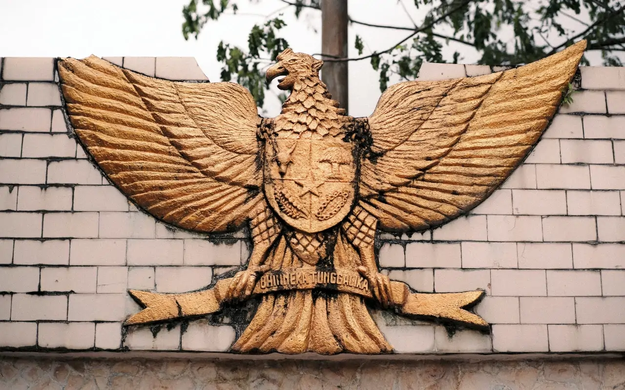 Bhinneka Tunggal Ika Artinya: Makna dan Filosofi di Balik Semboyan Indonesia