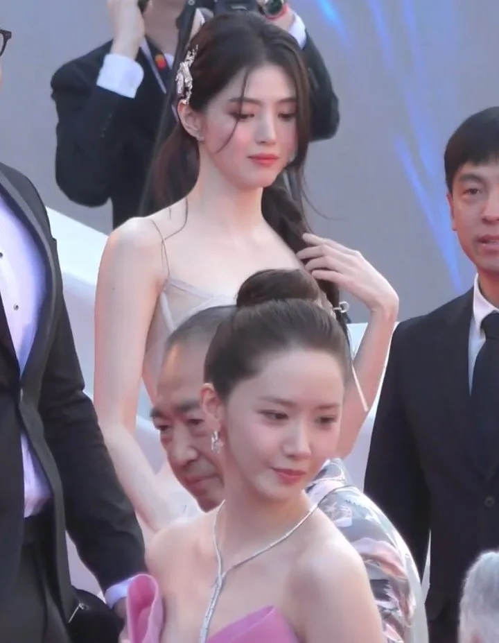 Yoona SNSD dan Han So Hee Tampil Bak Putri Negeri Dongeng di Festival Film Cannes 2024