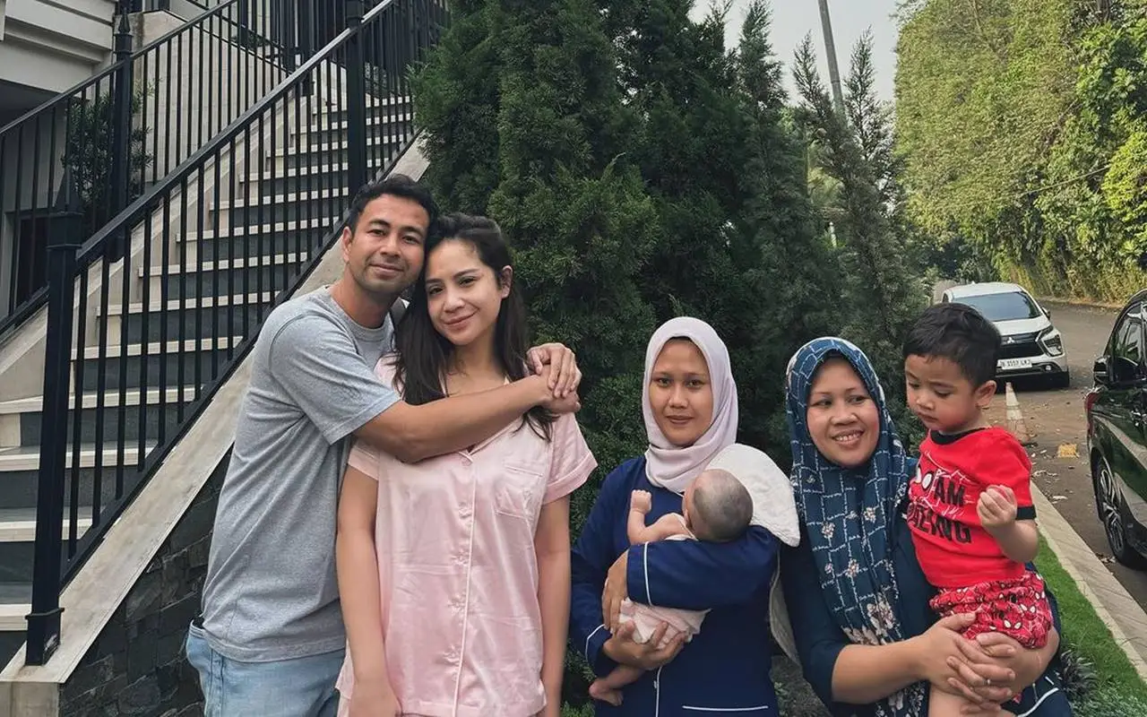 Bentuk Tubuh Nagita Slavina dan Wajah Cantik Pengasuh Lily Mendadak Curi Fokus