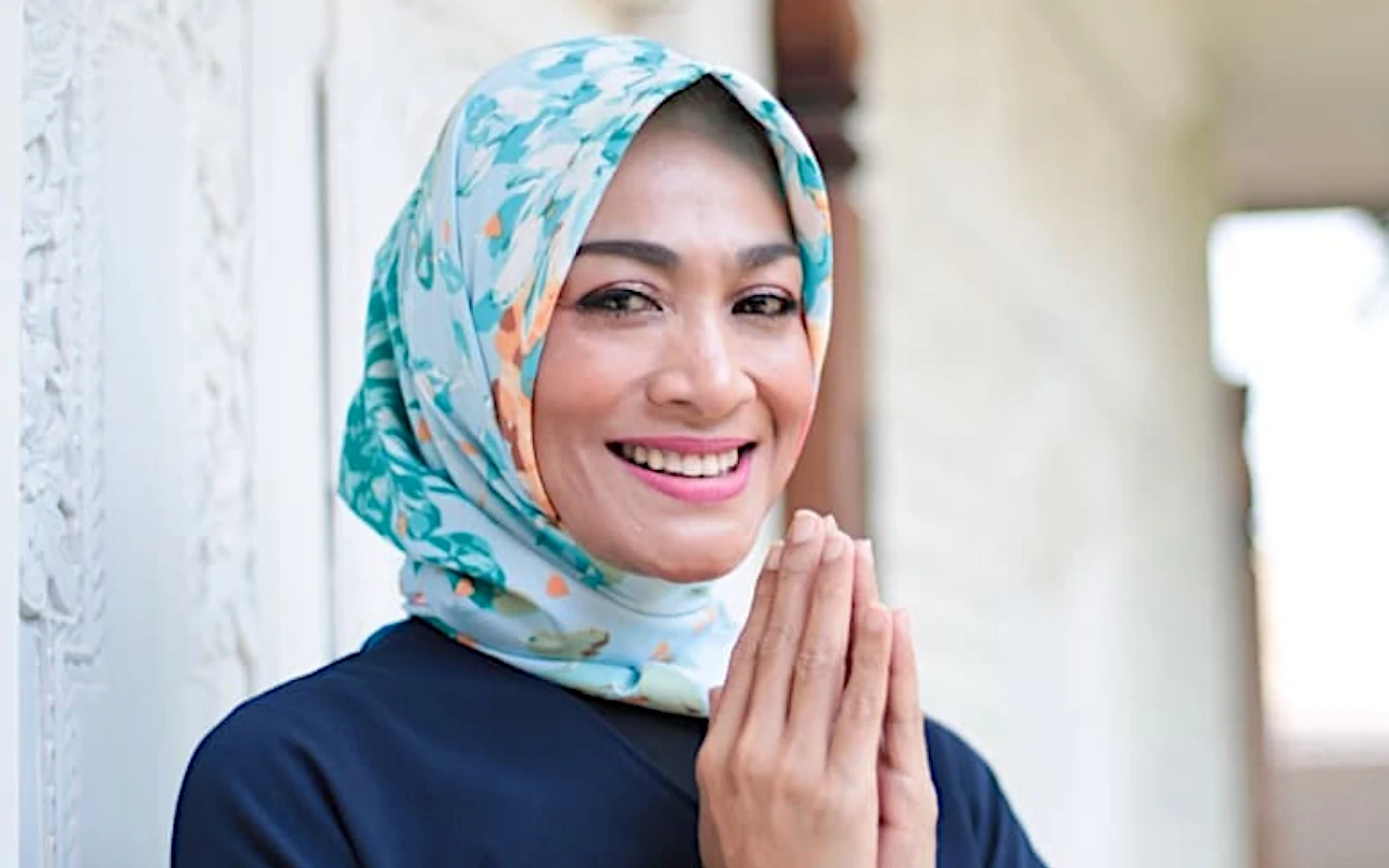 Tips Diet Ampuh ala Dewi Hughes: Rahasia Menurunkan Berat Badan dengan Sehat
