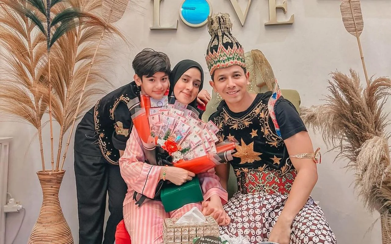 Sonny Septian Menangis Terharu di Acara Kelulusan Putra Fairuz A. Rafiq