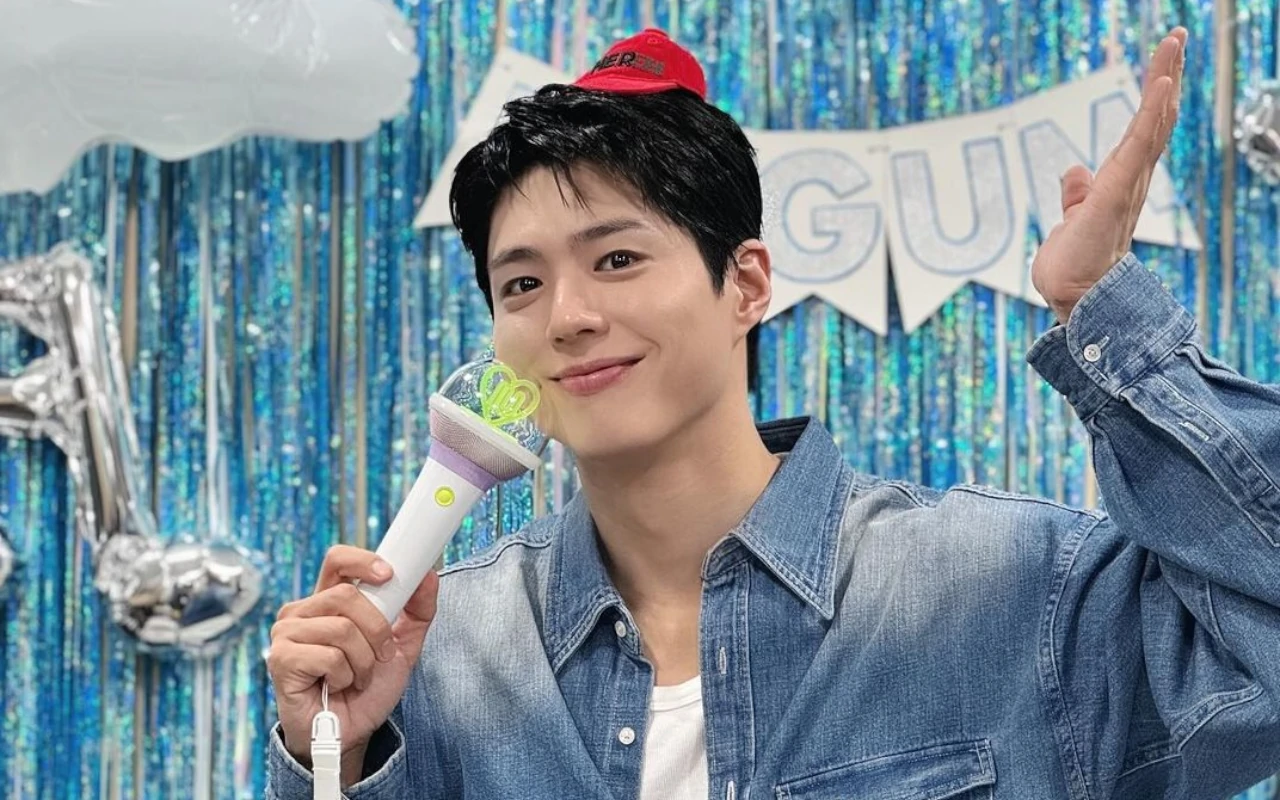 Park Bo Gum Buru-Buru Datang Promosi 'Wonderland' Padahal Staf Buat Kesalahan
