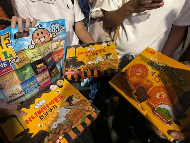 IU Bagikan Buah Tangan Spesial untuk Fans Filipina Jelang Konser