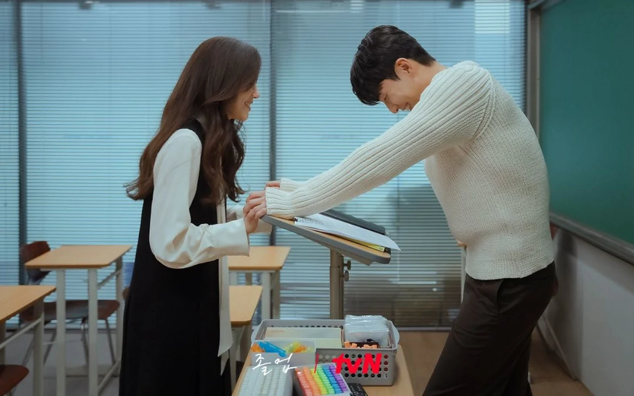 Syuting Adegan Ranjang Wi Ha Joon & Jung Ryeo Won di Drama Tuai Perdebatan