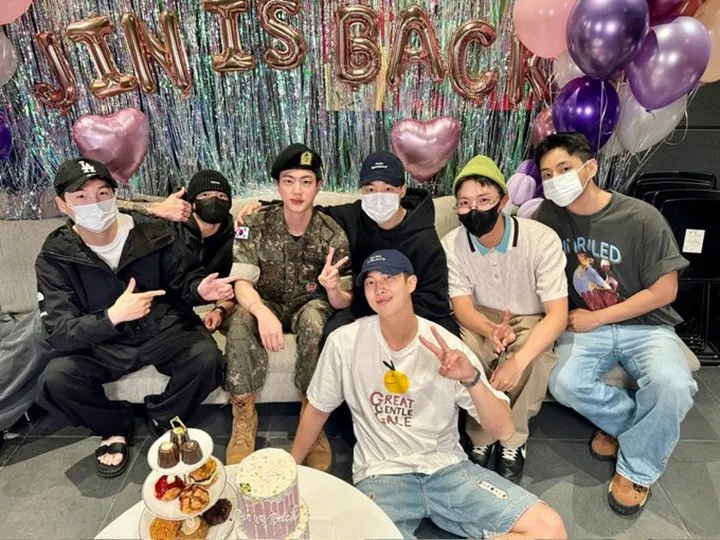 Suga Akhirnya Gabung Member BTS Rayakan Jin Beres Wamil