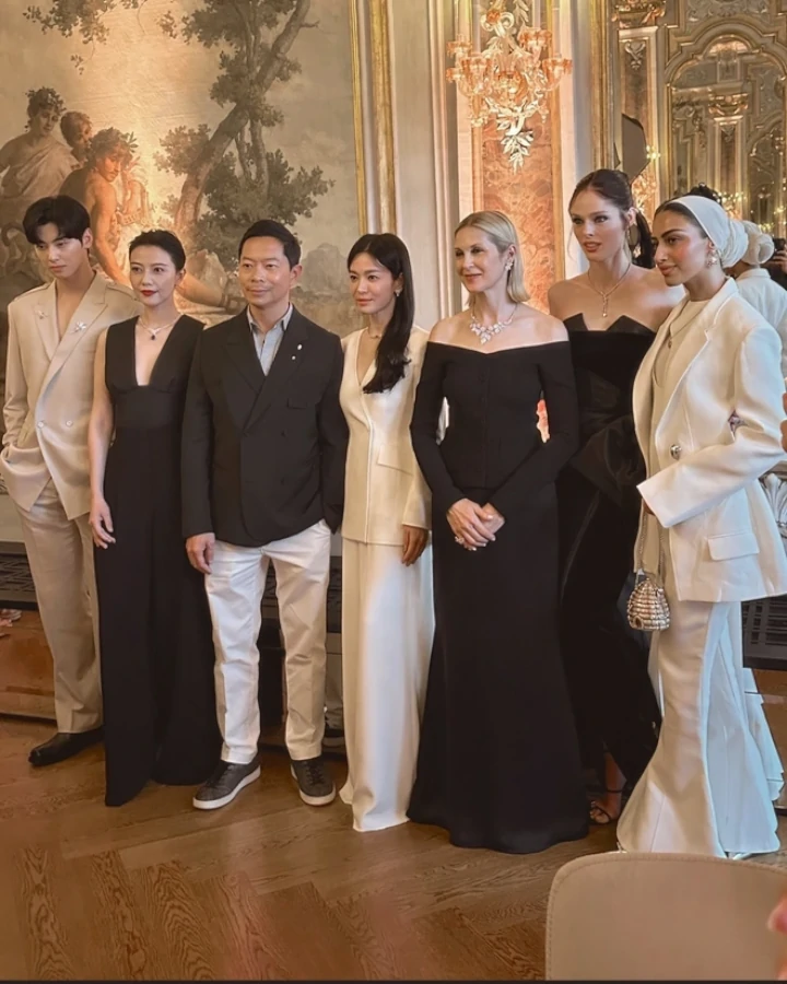 Song Hye Kyo dan Cha Eunwoo Pamerkan Visual Bak Keluarga Kerajaan saat Reuni di Italia
