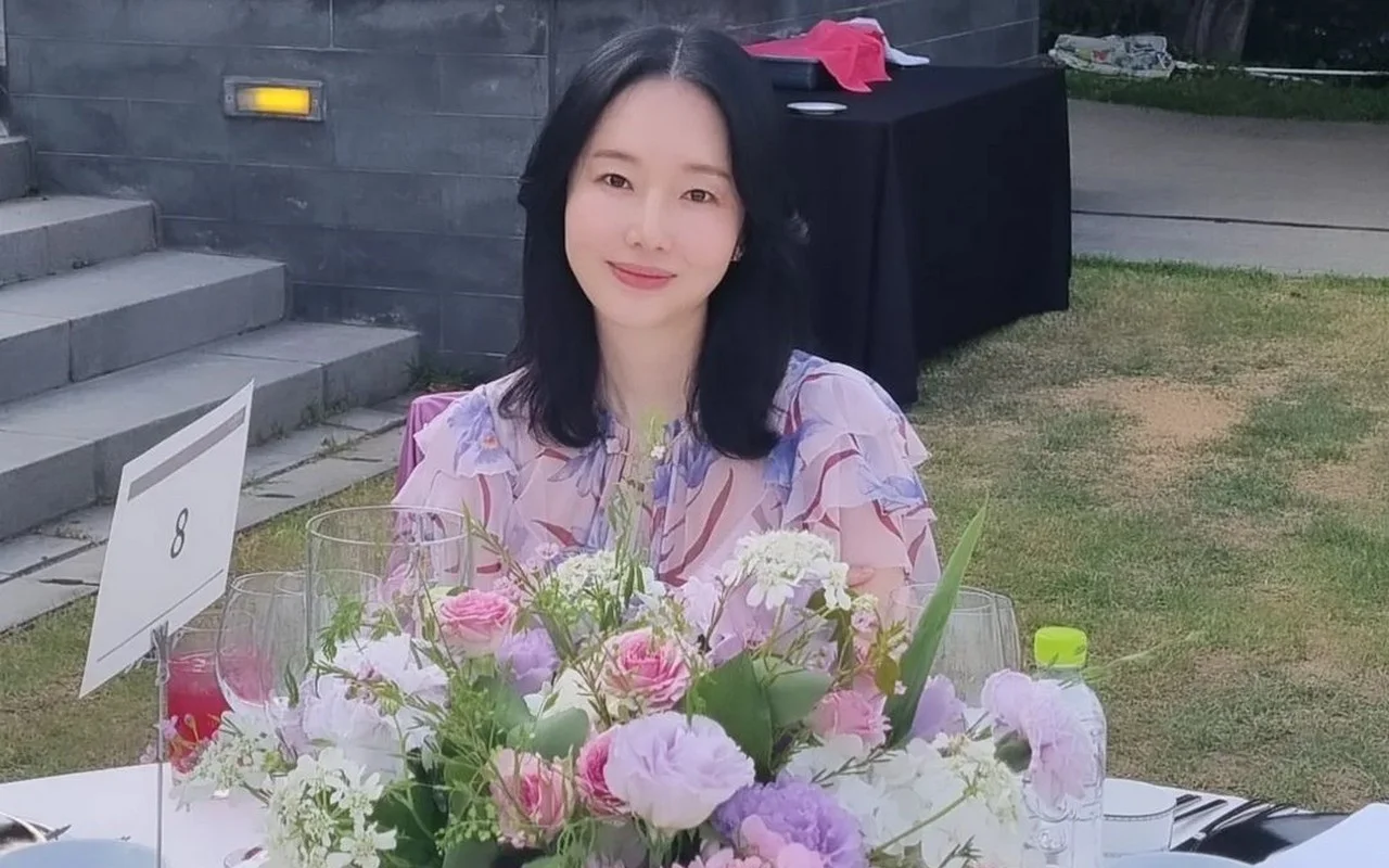 Lee Jung Hyun Umumkan Hamil Calon Anak Kedua di Usia yang Tak Lagi Muda