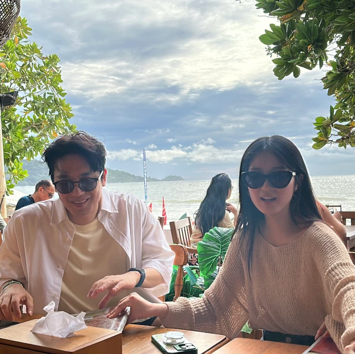 Potret Kim Hye Yoon & Heo Hyung Kyu saat Liburan Bareng Disambut Heboh