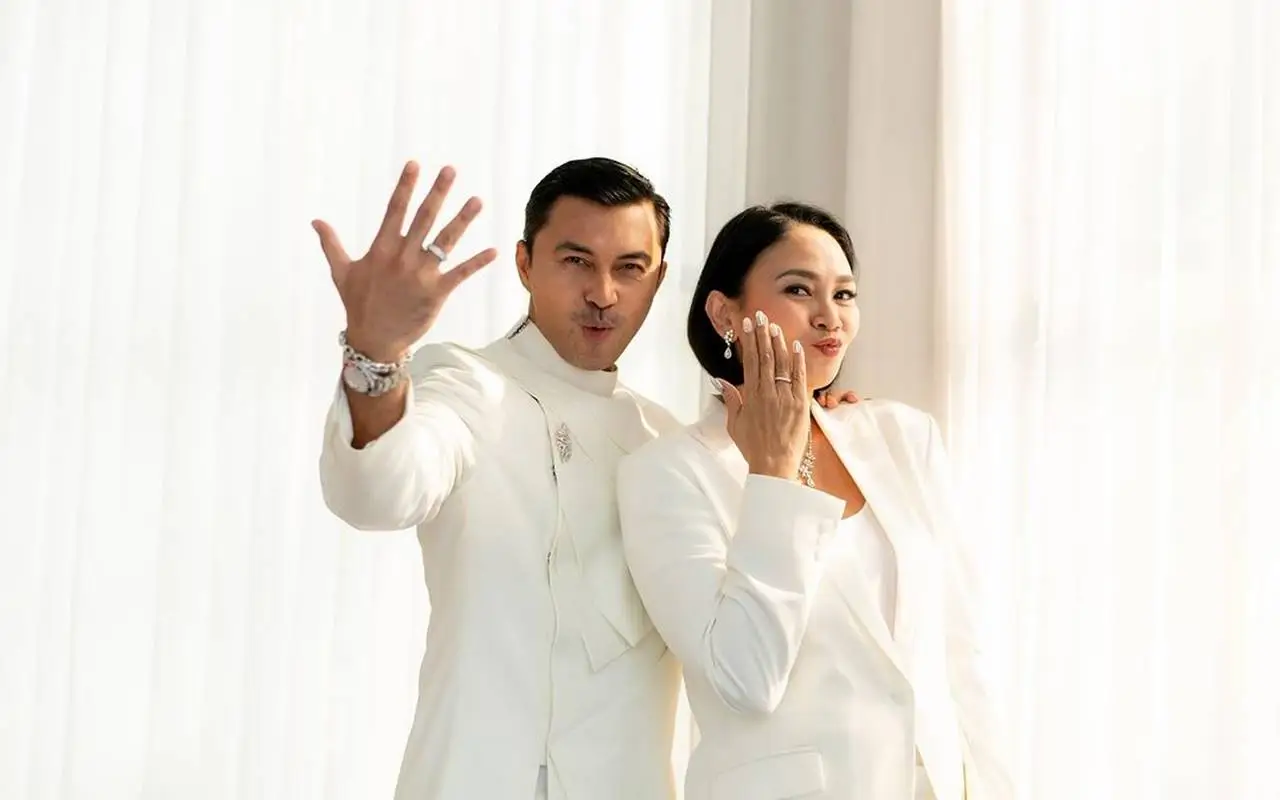 Momen Anjasmara dan Dian Nitami Bucin Rayakan 25 Tahun Pernikahan bak Bukti Cinta Sejati