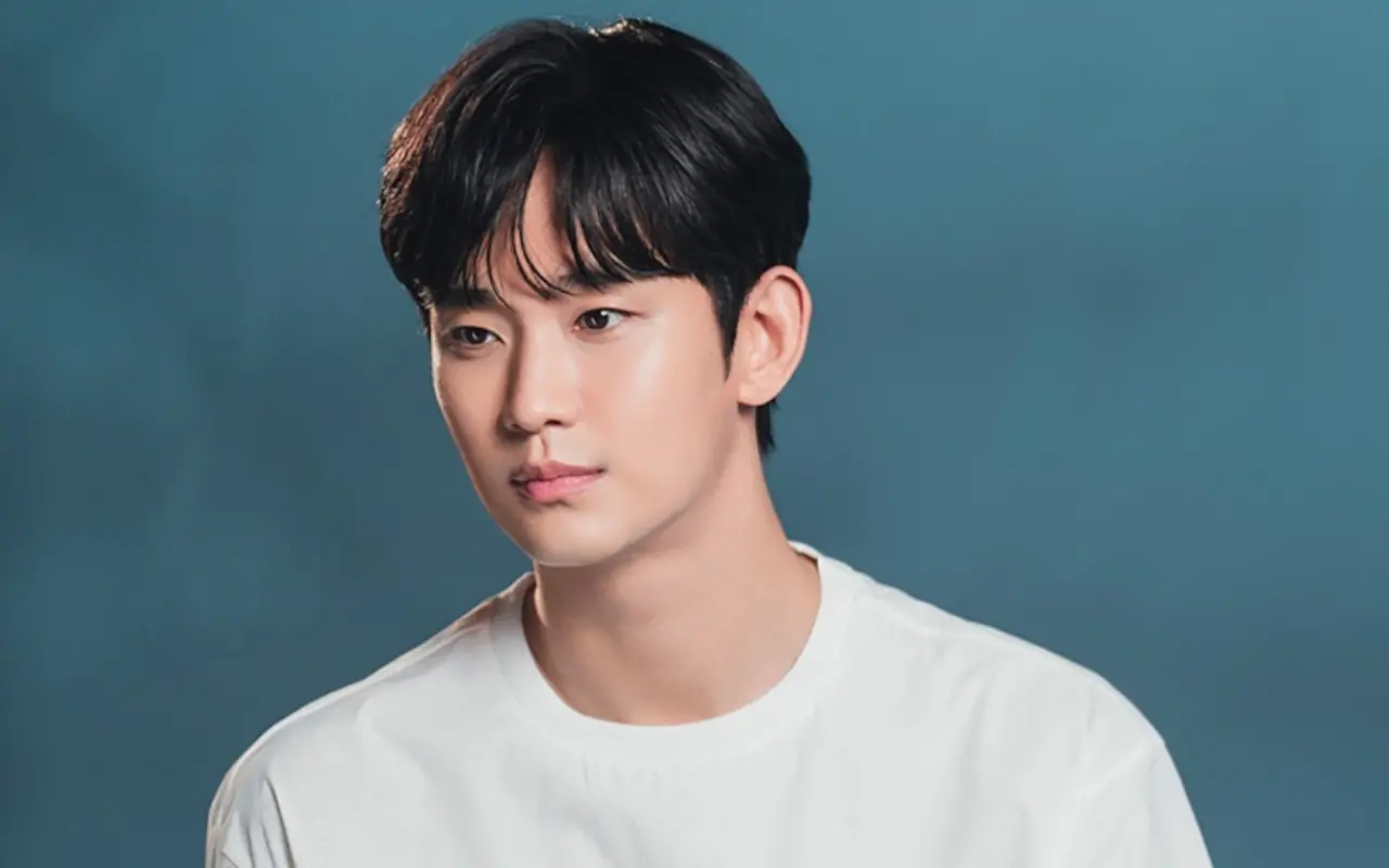 Kim Soo Hyun Buat Takjub kala Pajang Potret Bareng Fans di Yokohama