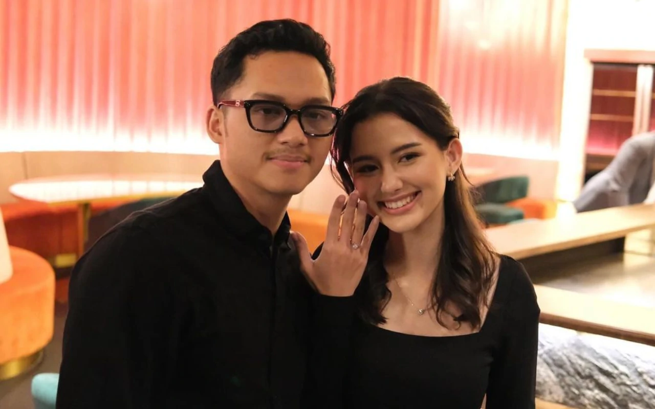 Azriel Hermansyah Resmi Lamar Sarah Menzel di Momen Ultah ke-24