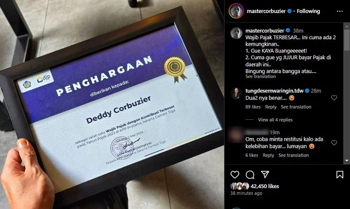 Deddy Corbuzier Pamer Piagam Penghargaan dari Dinas Pajak
