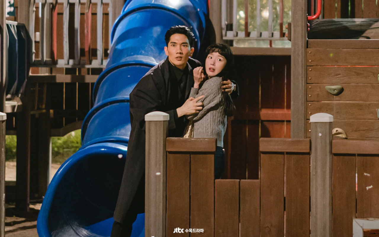 Adegan Intim di Drama Um Tae Goo & Han Sun Hwa 'My Sweet Mobster' Picu Perdebatan