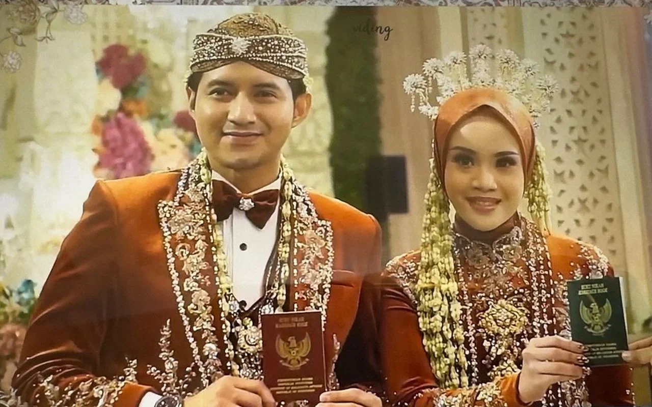Chand Kelvin Resmi Menikahi Kekasih Cantik pasca Raih Gelar S2 MBA