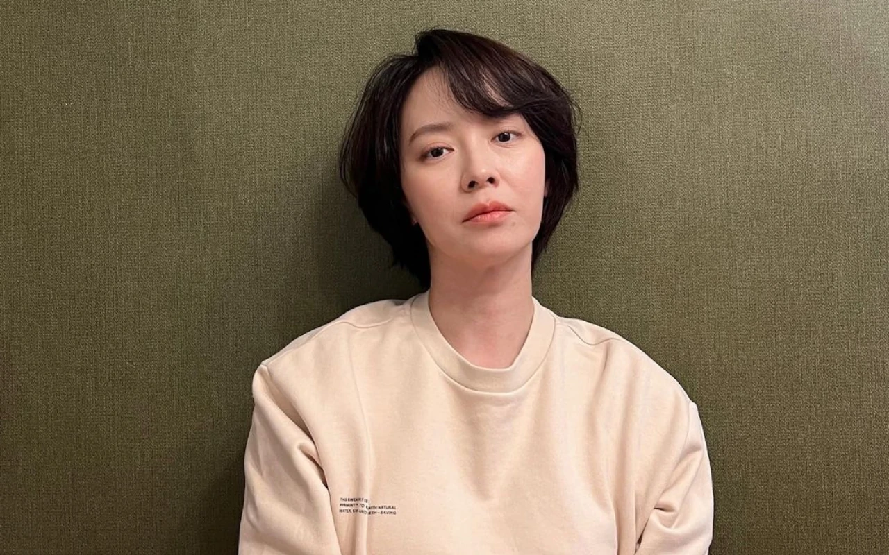 Song Ji Hyo Kuak Alasan Merasa Makin Jauh dari Pernikahan