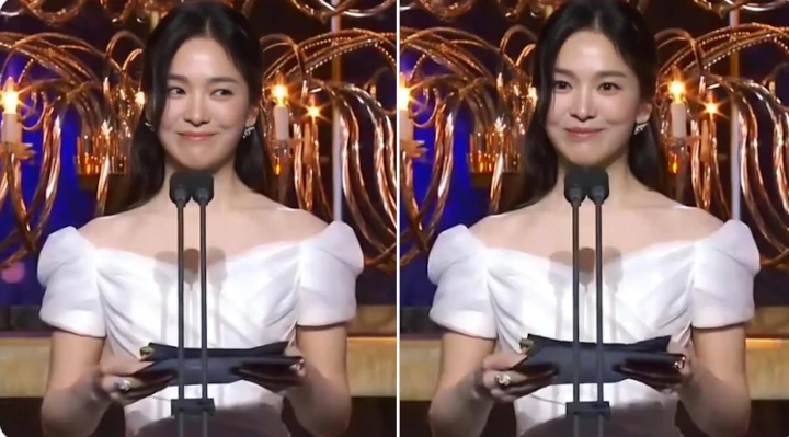 Senyum Imut Song Hye Kyo di Panggung Blue Dragon Series Awards 2024 Curi Fokus