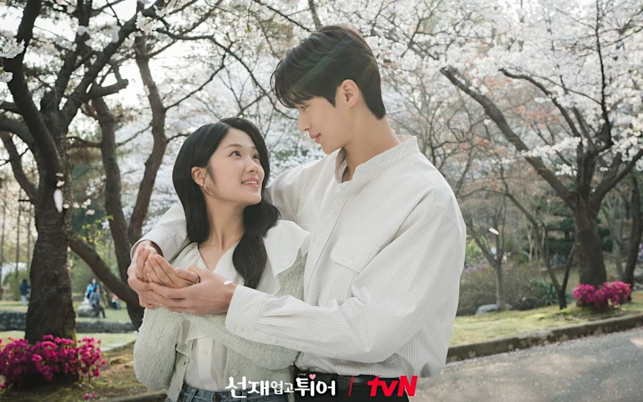 Kim Hye Yoon Kuak Paling Berdebar saat Dilamar Byeon Woo Seok di 'Lovely Runner'
