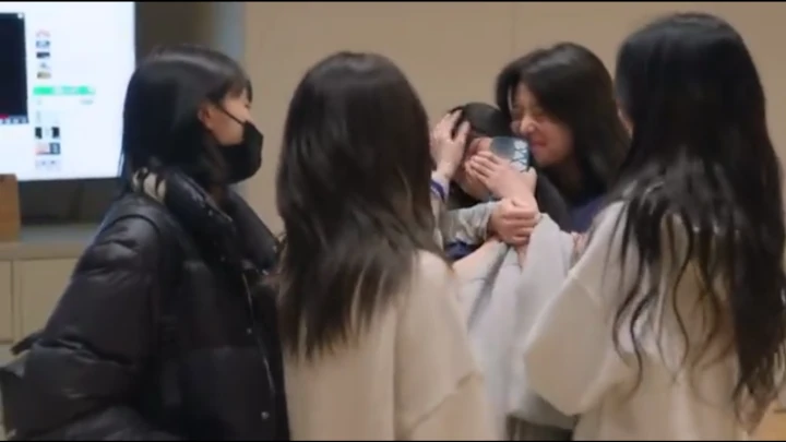 Momen Hong Eunchae LE SSERAFIM Lolos Wawancara MC \'Music Bank\' Buat Syok