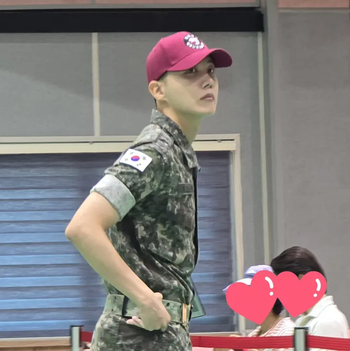 Kulit Glowing J-Hope saat Kerja di Militer Jadi Perbincangan