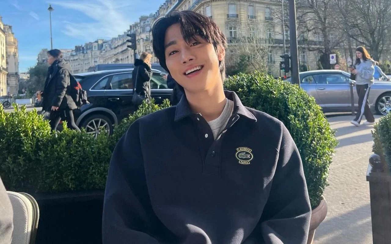 Gaya Ahn Hyo Seop saat Seminar di Jakarta Persis Kang Tae Moo dari 'Business Proposal'