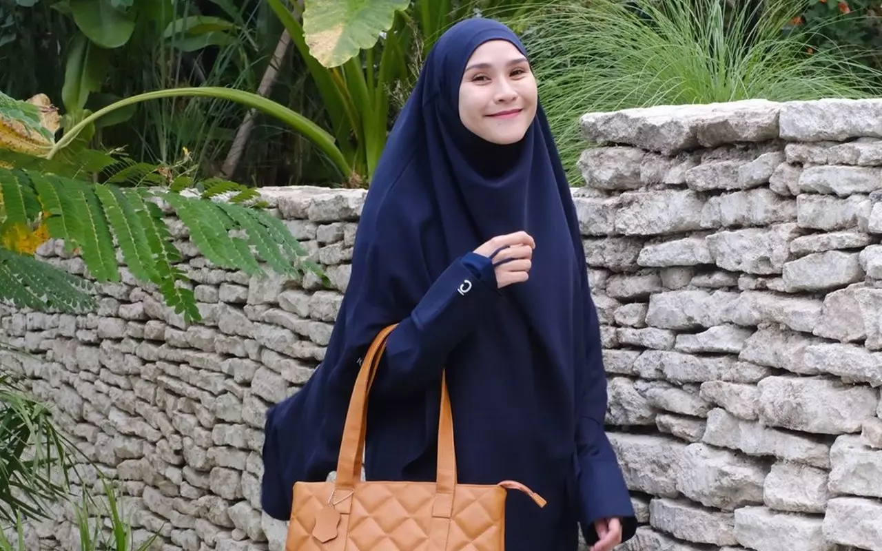 Zaskia Mecca Ramai Digunjing usai Momen Ajari Anak Mengendarai Motor Viral