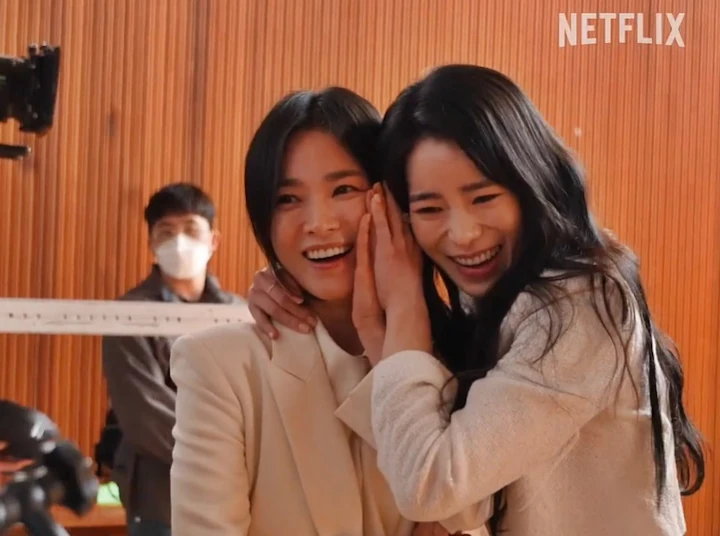 Surat Song Hye Kyo Bikin Lim Ji Yeon Menangis Terharu